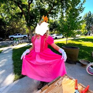 Girls Princess Peach Costume includes tiara and gloves